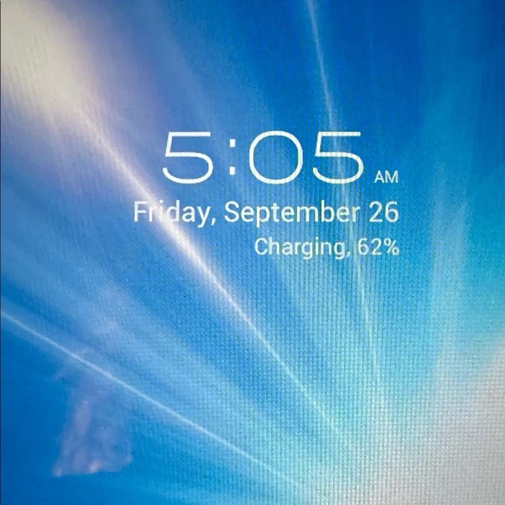 Samsung 4G LTE. 16 gig. Nice heavy case and charger. Black 9” works perfectly